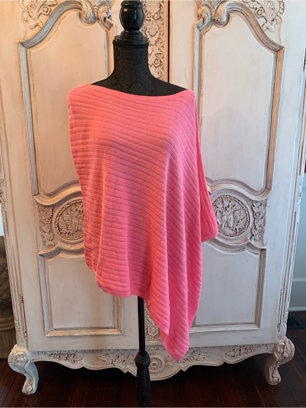 Talbots PinkRibbed Knit Poncho Size M/L
A1